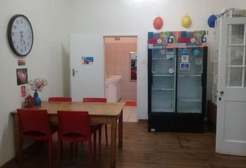 הוסטל Lighthouse Farm Backpackers Lodge