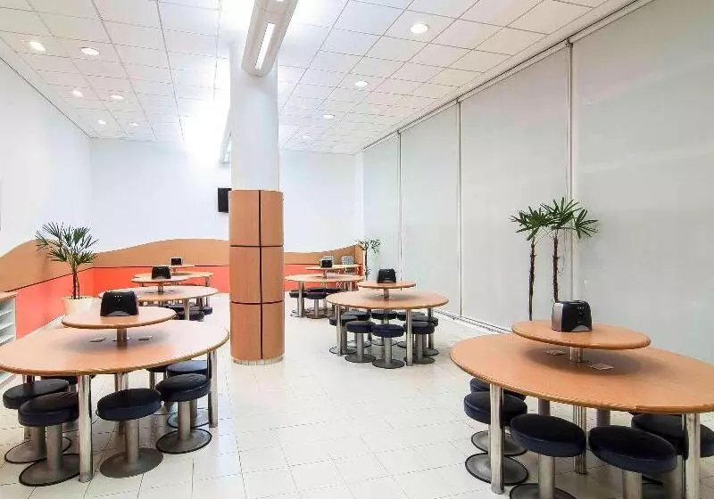 ホテル Ibis Budget Tambore