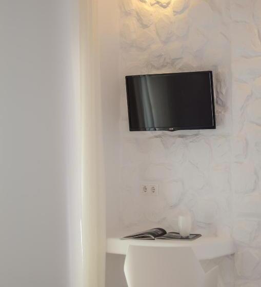 פנסיון Cyano Suites