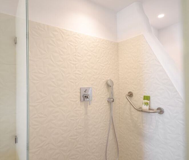 פנסיון Cyano Suites