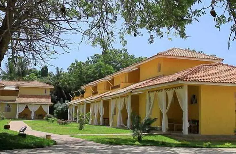 هتل The Village