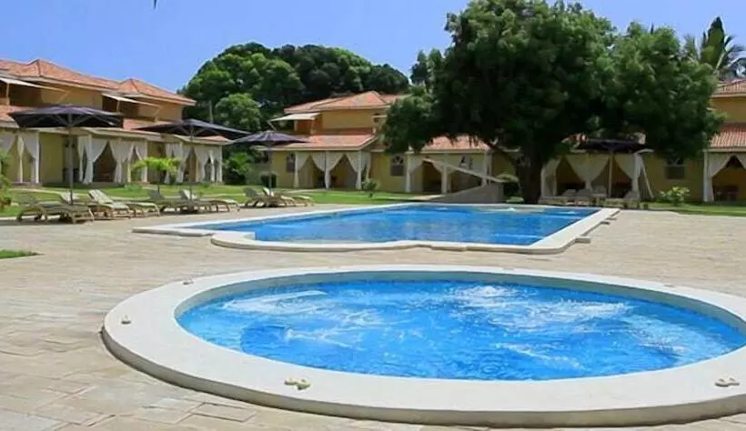 هتل The Village