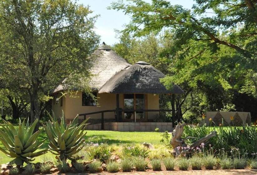 בית מלון כפרי Ukutula Lodge & Game Reserve