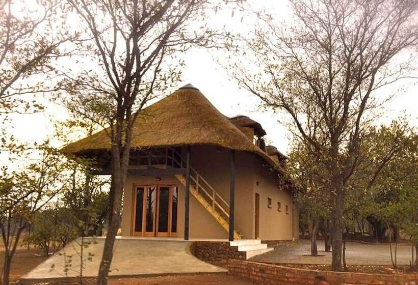 בית מלון כפרי Ukutula Lodge & Game Reserve
