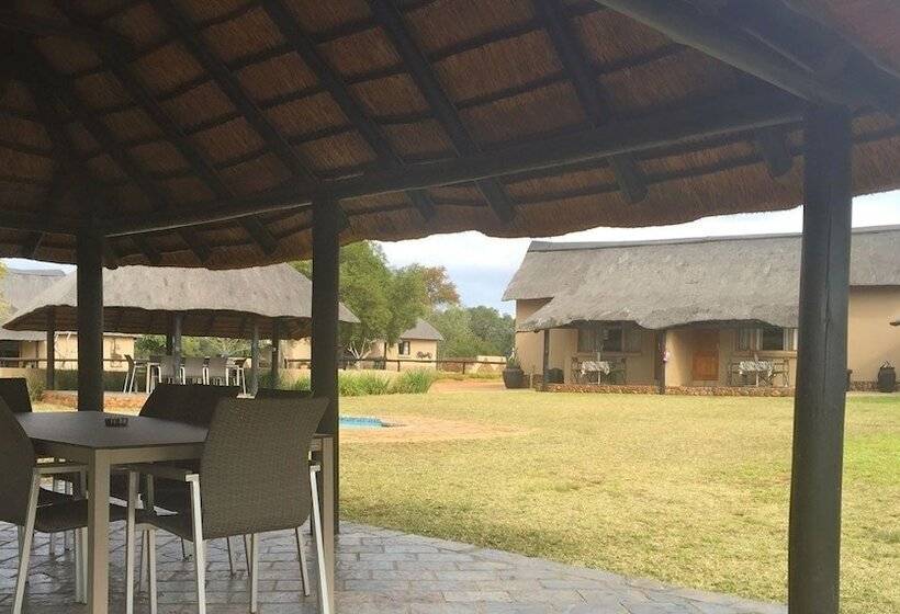 בית מלון כפרי Ukutula Lodge & Game Reserve