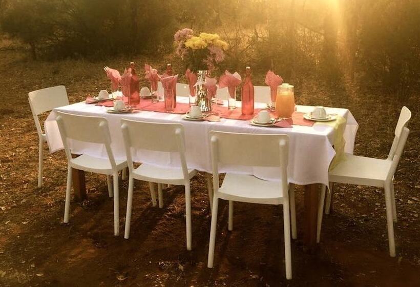 בית מלון כפרי Ukutula Lodge & Game Reserve