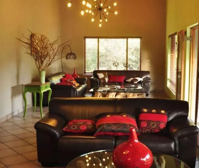 Hotelli Ukutula Lodge & Game Reserve