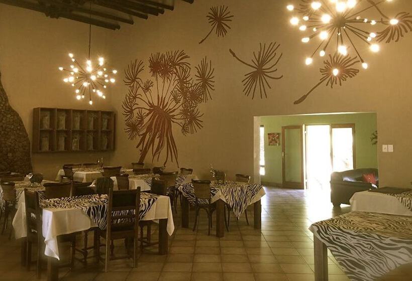 בית מלון כפרי Ukutula Lodge & Game Reserve