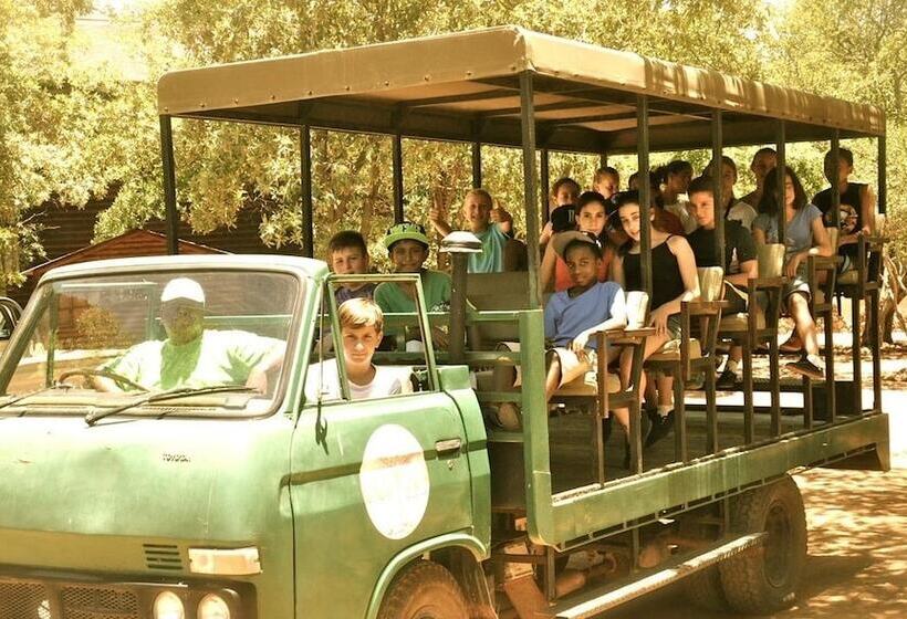 בית מלון כפרי Ukutula Lodge & Game Reserve