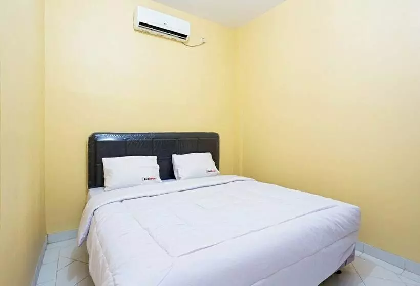 ペンション Reddoorz Near Halim Perdanakusuma