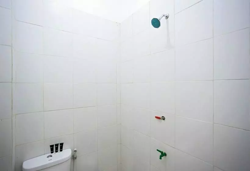 ペンション Reddoorz Near Halim Perdanakusuma