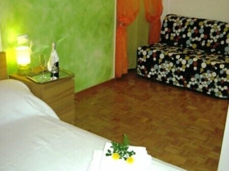 تختخواب و صبحانه Bb Rooms