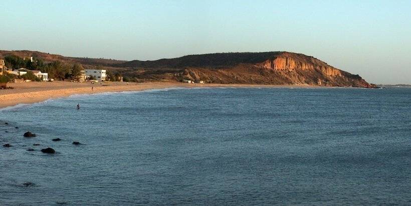 تختخواب و صبحانه La Villa Serere