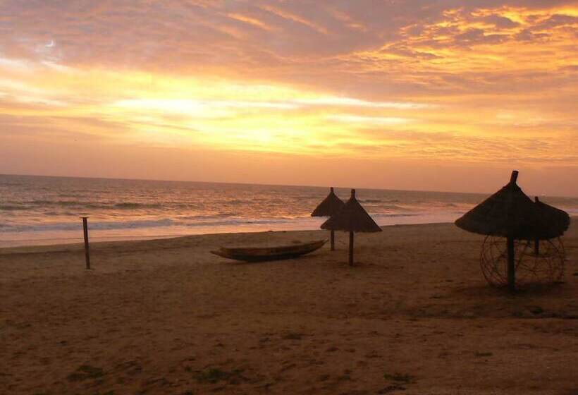 تختخواب و صبحانه La Villa Serere