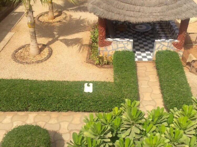 تختخواب و صبحانه La Villa Serere