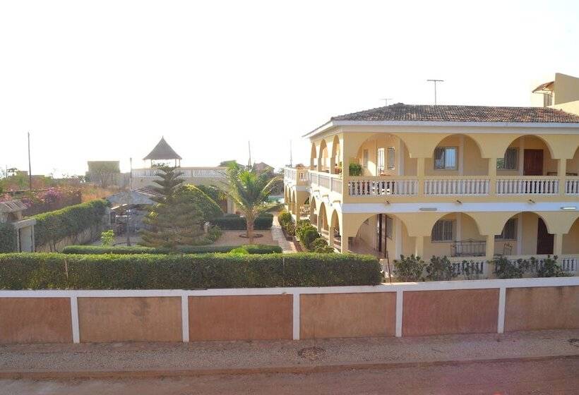 تختخواب و صبحانه La Villa Serere