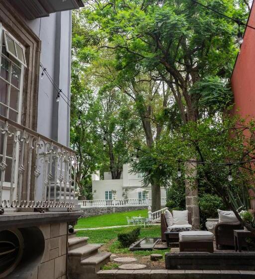 تختخواب و صبحانه Mansion Papilio