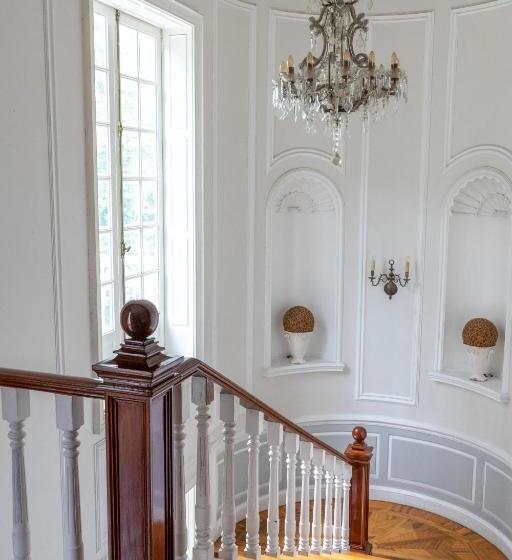 تختخواب و صبحانه Mansion Papilio