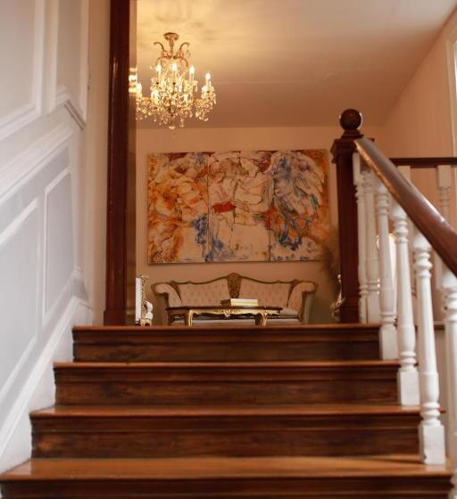 تختخواب و صبحانه Mansion Papilio