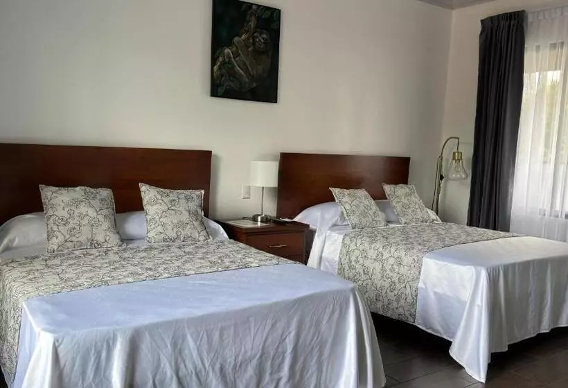 Hotelli Arenal Monara