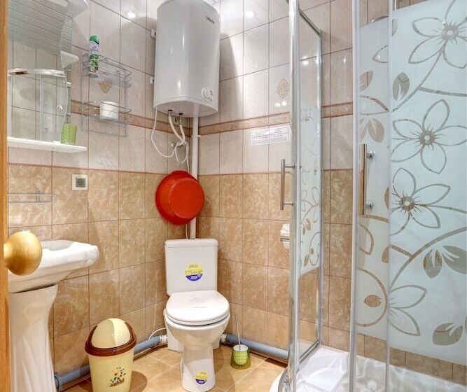 فندق Gostinica Petrogradskaya