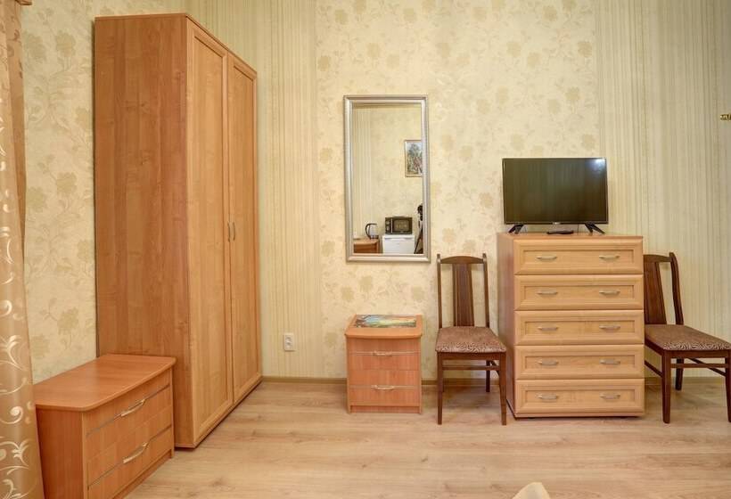 فندق Gostinica Petrogradskaya