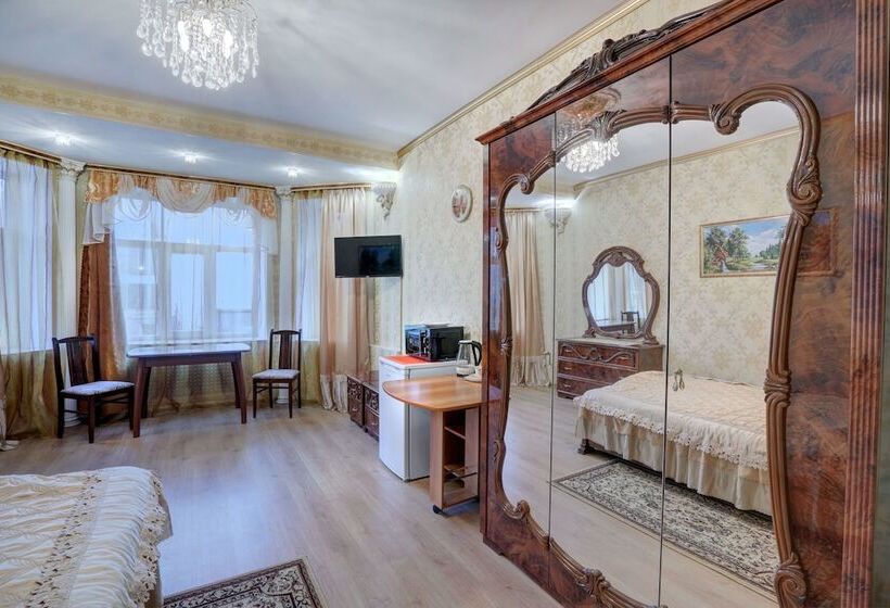 فندق Gostinica Petrogradskaya