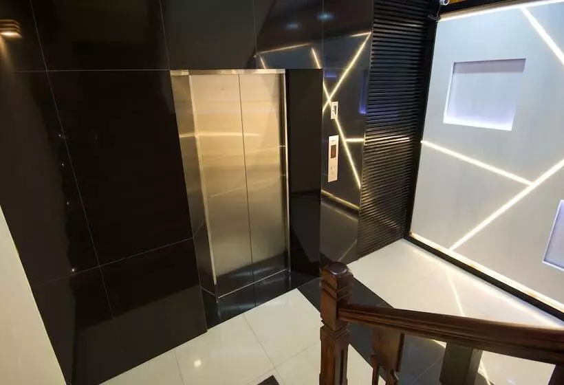 ペンション Ceyloni City