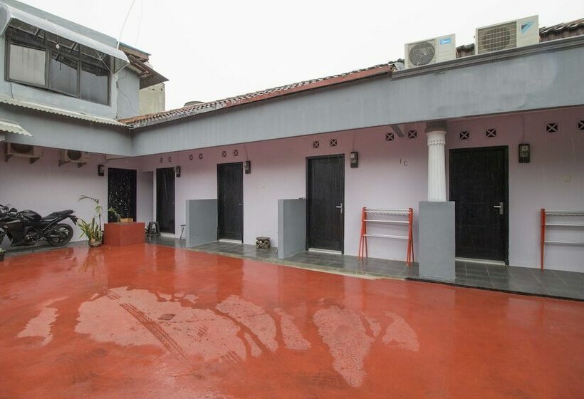 Panzió Reddoorz @ Pondok Bambu