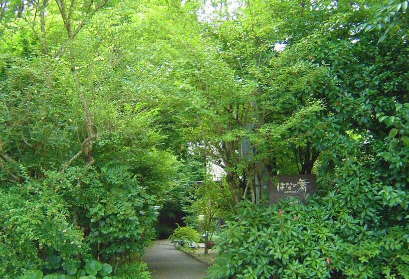 Ryokan Yufuin Hananomai