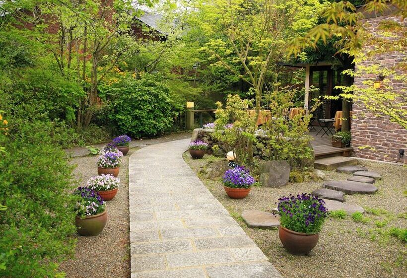 Ryokan Yufuin Hananomai