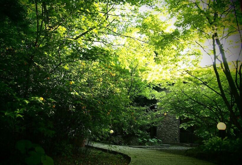 Ryokan Yufuin Hananomai