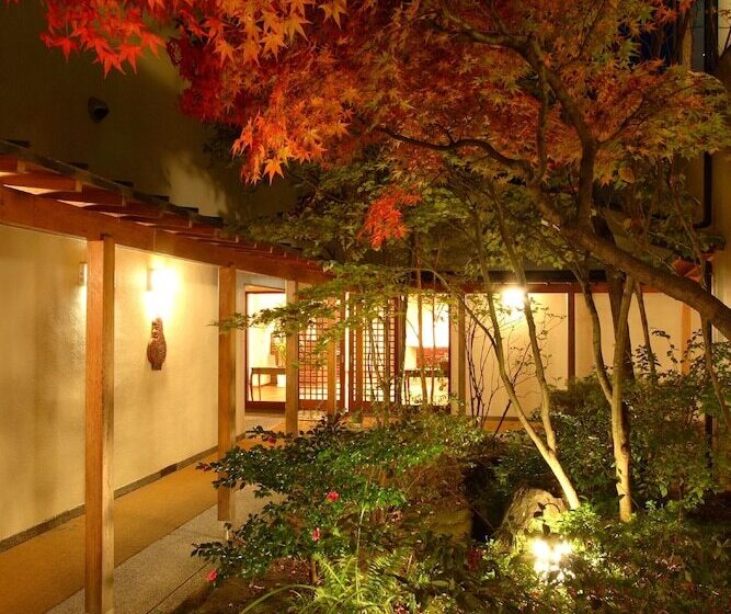 Ryokan Yufuin Hananomai