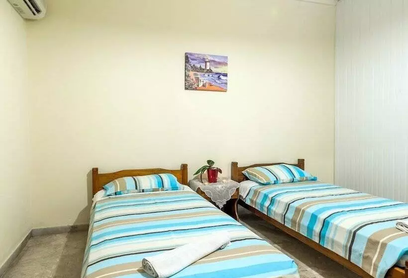Borsalino Studios & Apartments