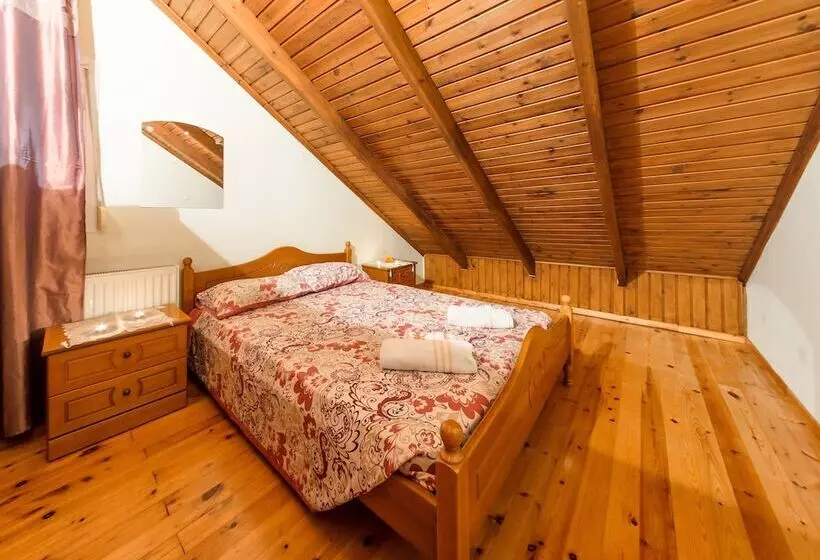 Borsalino Studios & Apartments