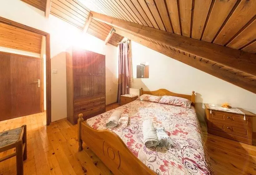 Borsalino Studios & Apartments