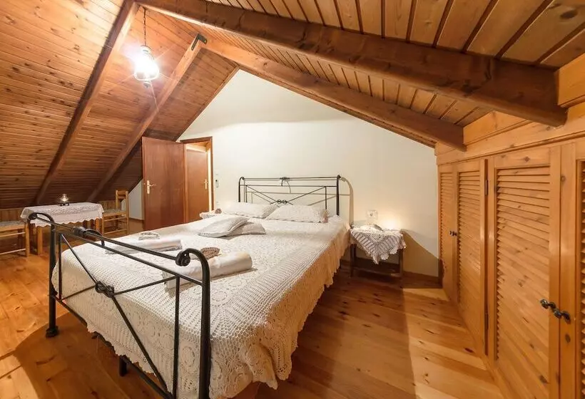 Borsalino Studios & Apartments