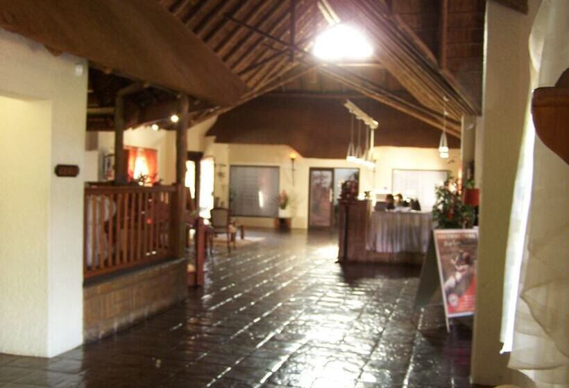 בית מלון כפרי Amanzingwe Lodge Conference Centre & Spa