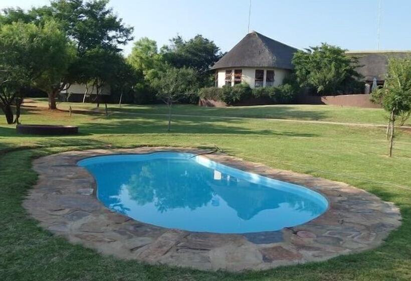 בית מלון כפרי Amanzingwe Lodge Conference Centre & Spa
