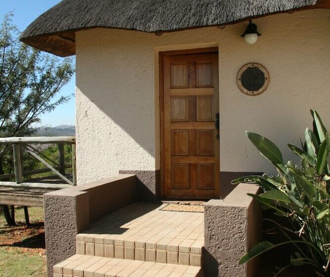 בית מלון כפרי Amanzingwe Lodge Conference Centre & Spa