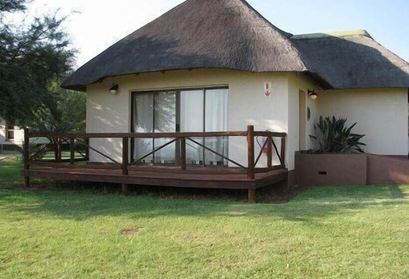 בית מלון כפרי Amanzingwe Lodge Conference Centre & Spa