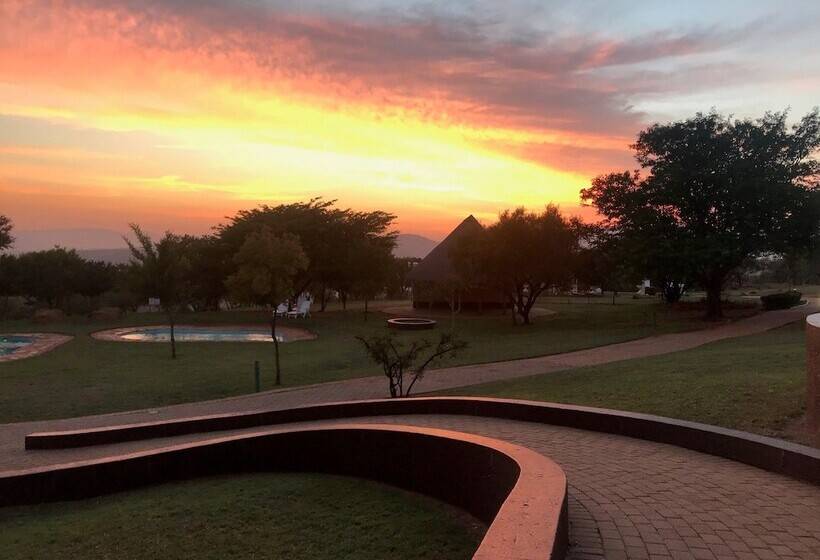 בית מלון כפרי Amanzingwe Lodge Conference Centre & Spa