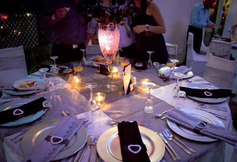 בית מלון כפרי Amanzingwe Lodge Conference Centre & Spa