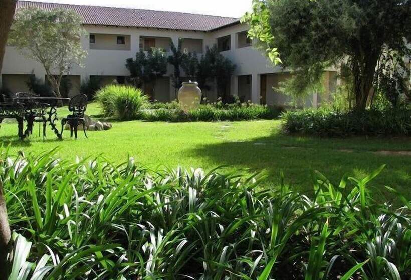 בית מלון כפרי Amanzingwe Lodge Conference Centre & Spa