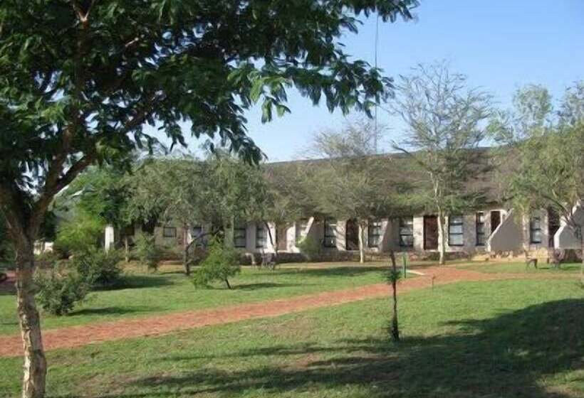 בית מלון כפרי Amanzingwe Lodge Conference Centre & Spa