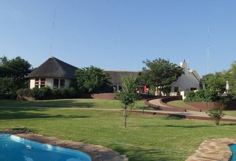 בית מלון כפרי Amanzingwe Lodge Conference Centre & Spa