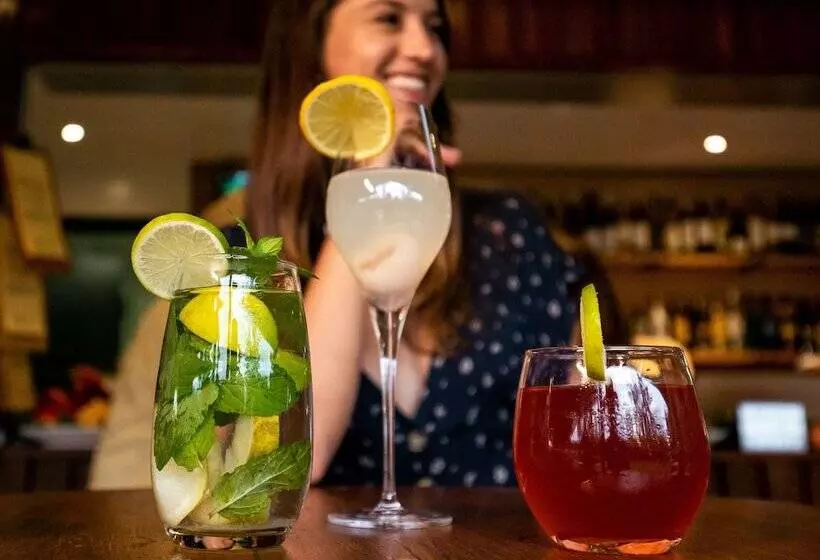 Hotelli Meridian Adventure Marina Club & Resort