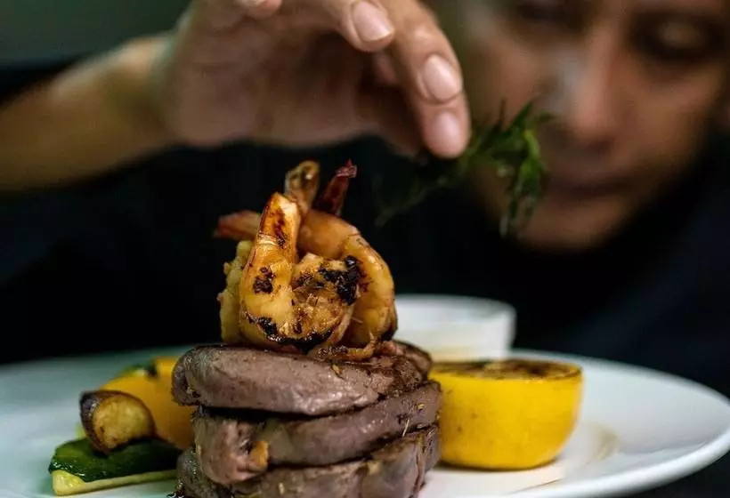 Hotelli Meridian Adventure Marina Club & Resort