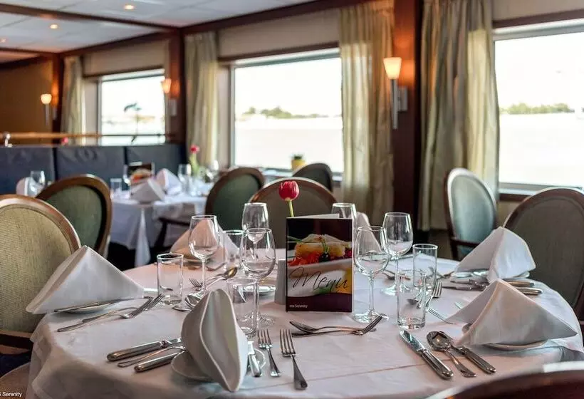 Hotelli Select Ms Serenity   Neuss