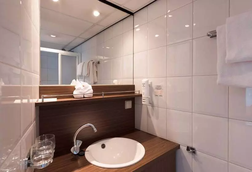 Hotelli Select Ms Serenity   Neuss